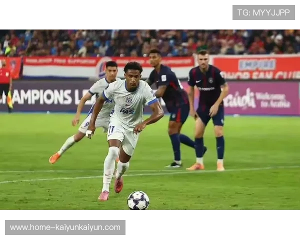 斯玛特不满队友抱怨裁判，名记指出球队内部存在问题